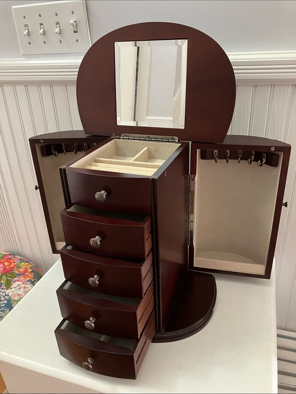 Beautiful Mahogany Tabletop Jewelry Armoire With Multiple Storage - Picture 2 of 13